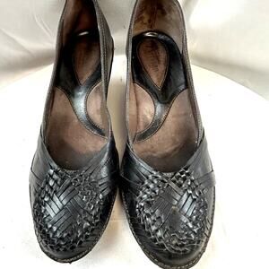 Clarks Artisan Black leather Size 9 heel wedge women's shoe